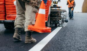 Rywalizacja o asfalt: Jak wyglądają przetargi na roboty drogowe w Polsce?